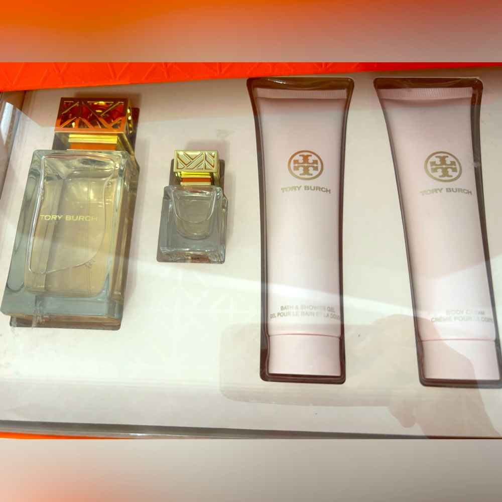 Tory burch 4 piece gift set, brand new!!! incl. 3.4oz Eau de Parfum spray